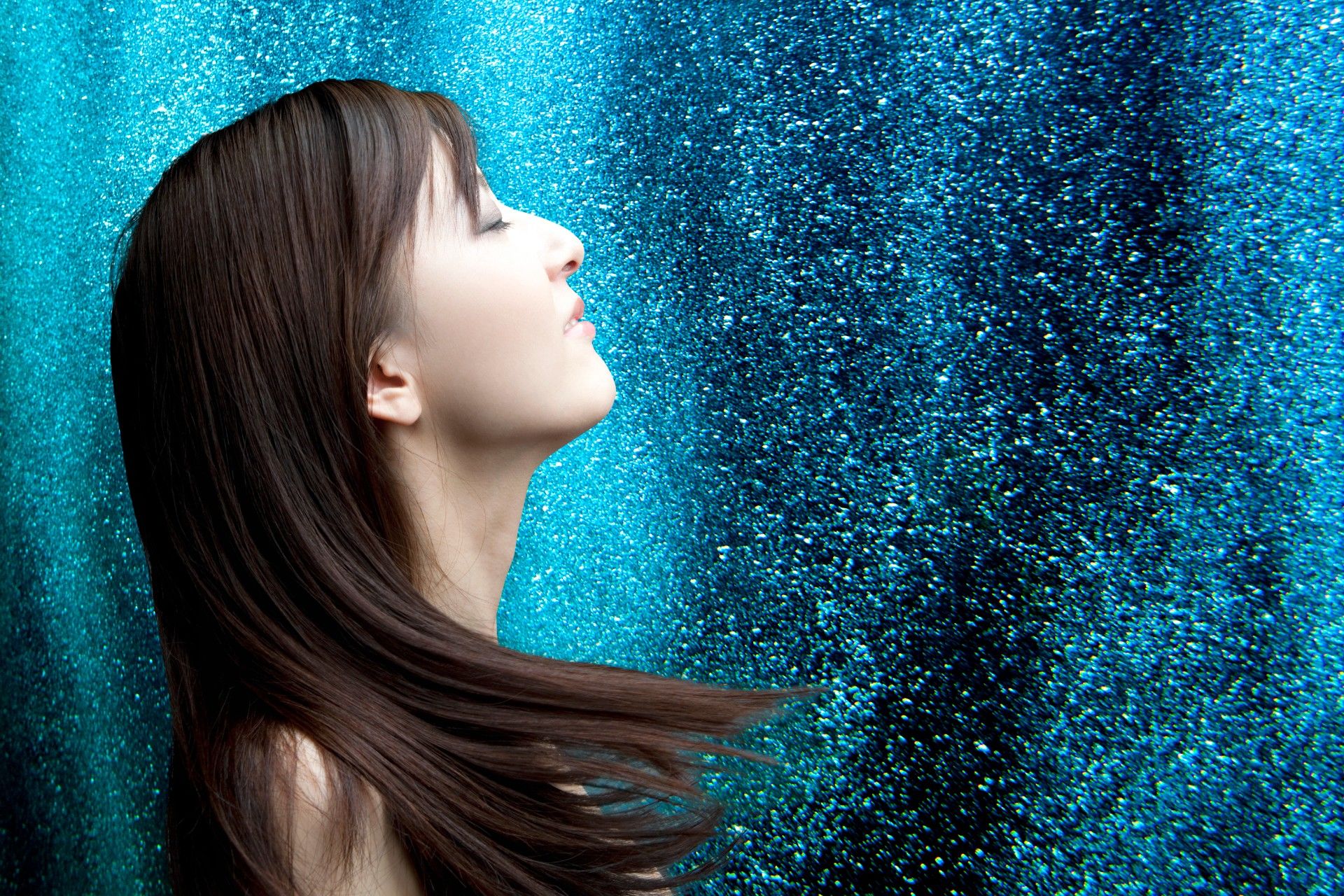 黒髪の素敵な女性